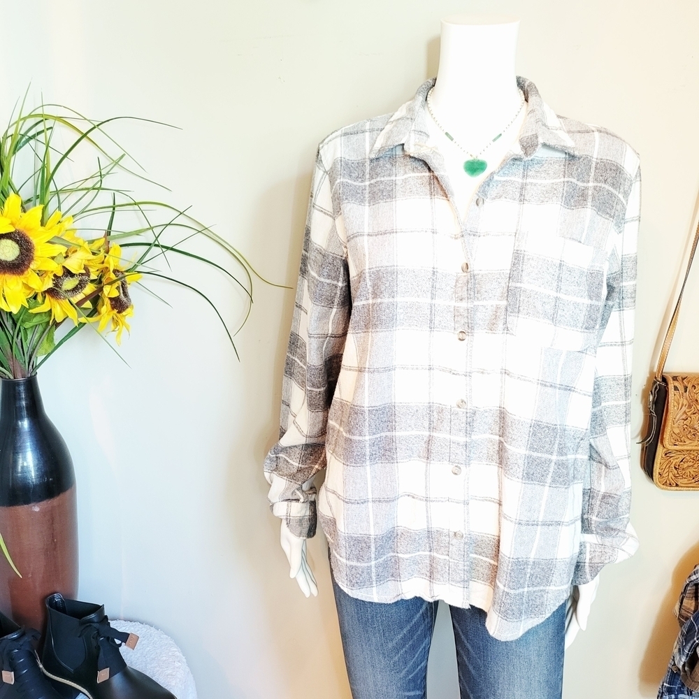 Upcycled Vintage Fleetwood Mac Flannel Shirt - Picture 3 of 7